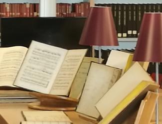 Présentation d'ouvrages en bibliothèque