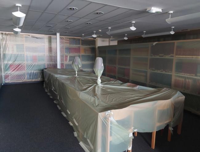 salle de consultation plongée dans la nuit